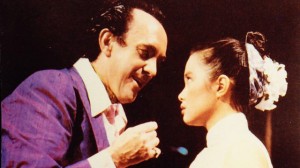 Jonathan Pryce and Lea Salonga in the original 1989 production